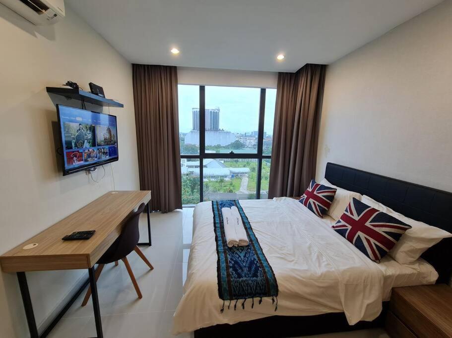 Lovely Kozi Square Studio Bedroom With Pool Lv5D Kuching Buitenkant foto